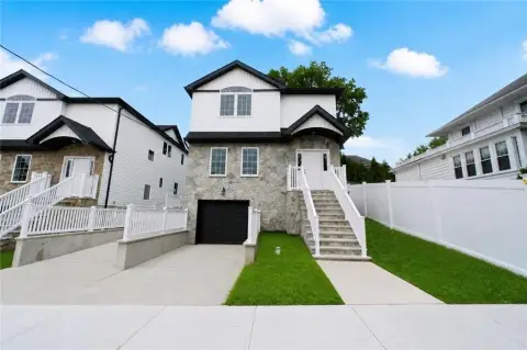 Duplex with Accessory Apartment