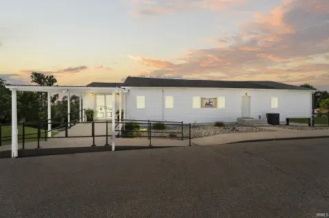 Albion, IN Versatile Property