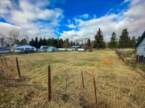 Spacious Lot in Goldendale, WA