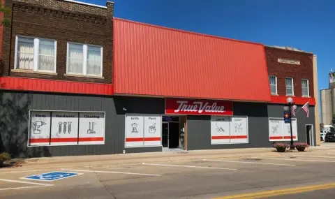 Prime Retail Building in Webster