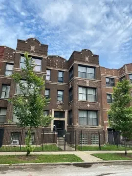 Chicago Multifamily Property Near Beach