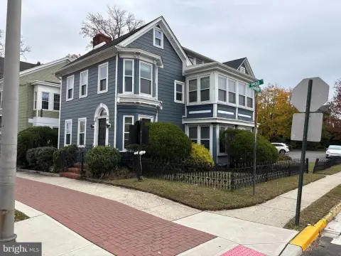 Mixed-Use Property in Historic District