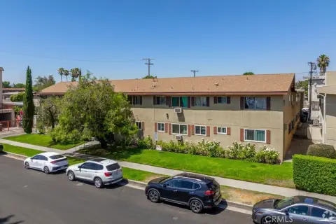 North Hollywood Apartment Building For Sale