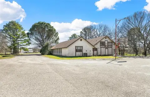 Commercial Building in Cleburne, Texas