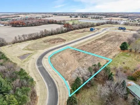 Spacious Homesite in Hawks View