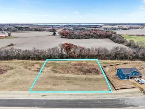 Spacious Homesite in Hawks View