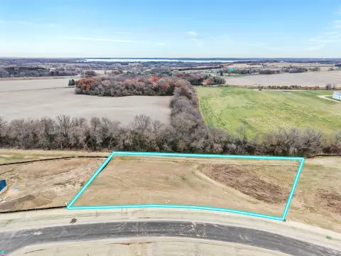 Spacious Homesite in Hawks View