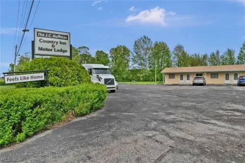 23-Unit Hotel with Living Quarters