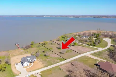 Lakefront Land in Chambers Landing