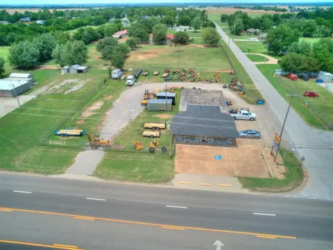 Retail Property on Highway Corridor