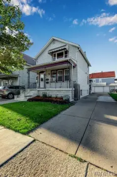 Buffalo Duplex with Three-Car Garage