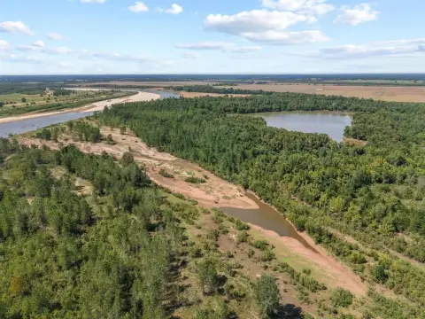 424 Acres Red River Frontage