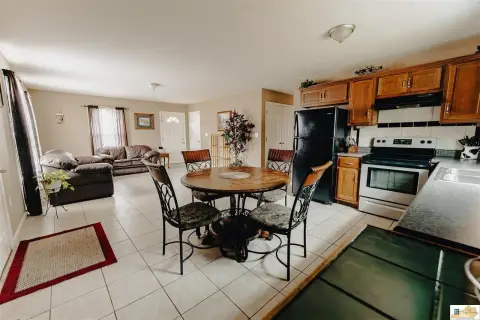 Home Near Green River Lake