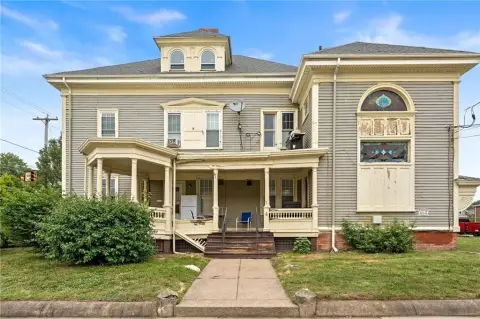 Victorian Multi-Family in Pawtucket