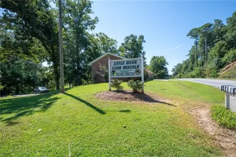 8-Unit Brick Apartment Building