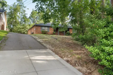Updated Duplex with Tenant Parking