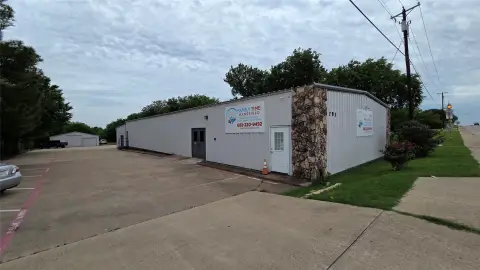 Renovated Flex Space With Office
