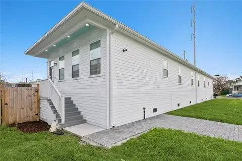 New Orleans Duplex with Expansion Potential