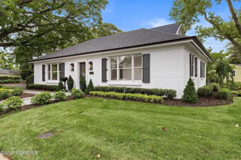 Renovated Mixed-Use Building in Rumson