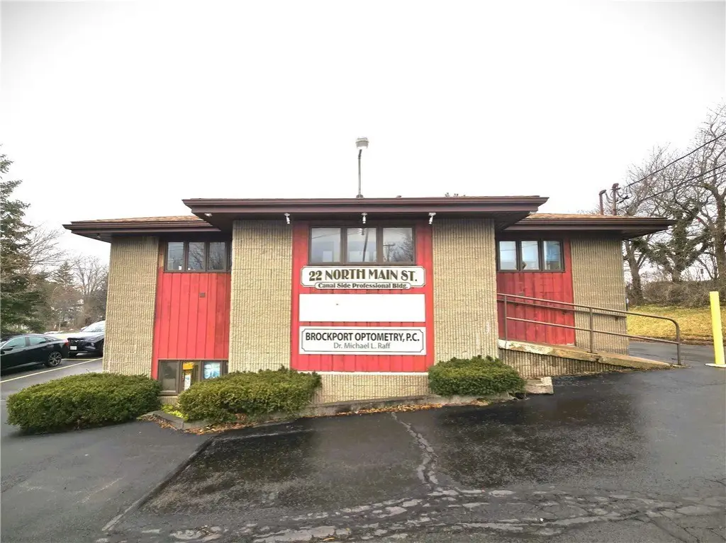 22 Main St, Brockport, NY 14420-1614