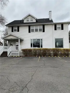 Updated Commercial Space on Monroe