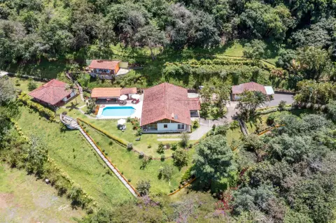 Turn-Key Bed & Breakfast Estate