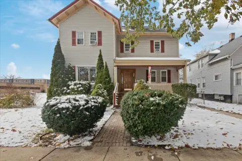 Queen Anne Multi-Family Residence