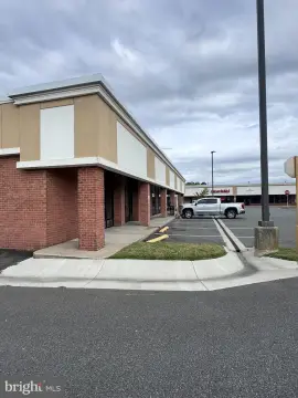 Prime End-Cap Retail Opportunity