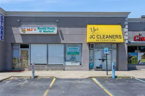Retail Space in Baldwin, NY