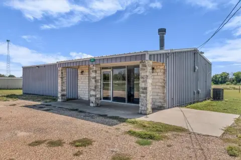 Versatile Office Space in China Spring