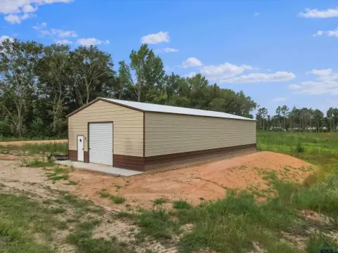 Commercial Building in Gilmer, TX