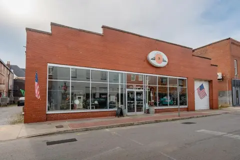 Downtown Madisonville Versatile Commercial Building