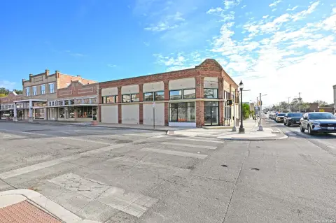 Three-Suite Mixed-Use Building