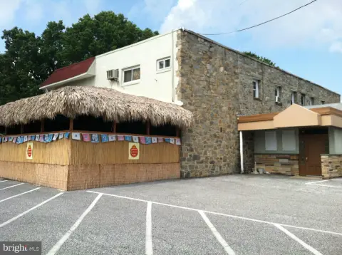 Thriving Sports Bar with R-Liquor License