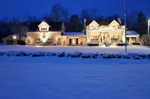 Inn with Mountain Views