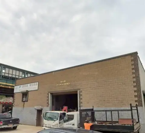 Brooklyn Warehouse with Mezzanine Office