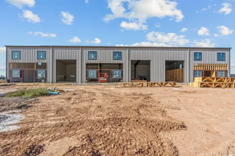 Office/Warehouse Space in Prime Location