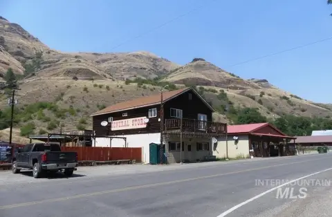 Mixed-Use Property with Apartment