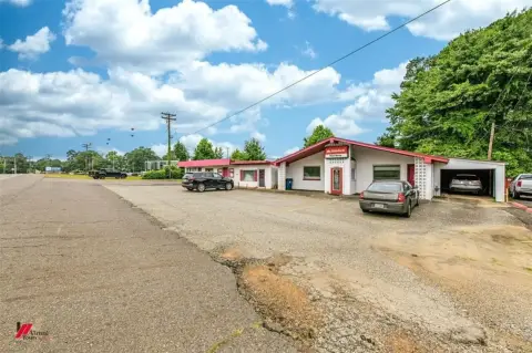 Commercial Building on Highway 1