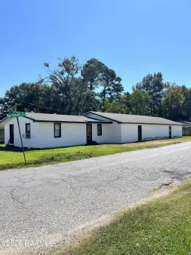 Renovated Commercial Space Near Mall