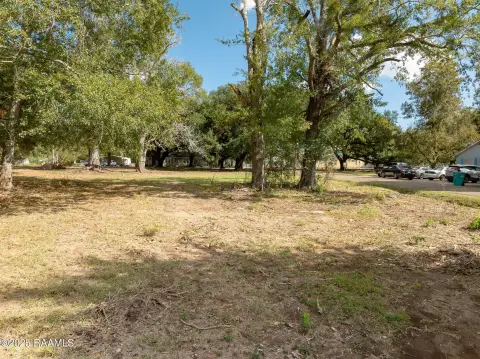 Spacious Lots in Pine Prairie