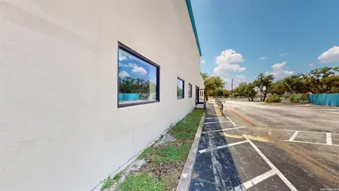 Open-Plan Mixed-Use Property
