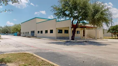 Open-Plan Mixed-Use Property