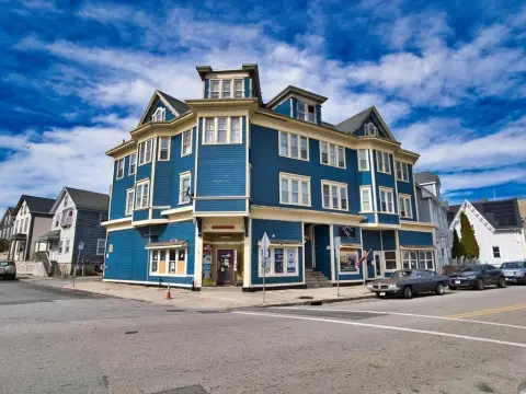 Updated Rooming House with Storefronts