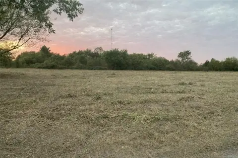 Muskogee Land on E Harris