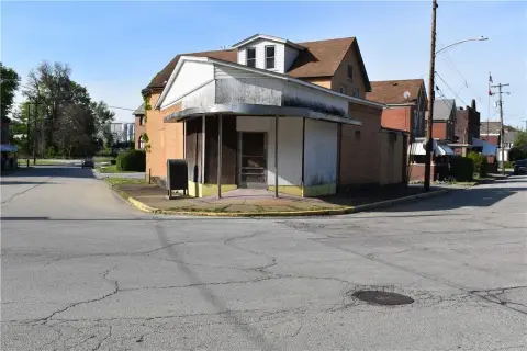 Mixed-Use Property with Apartment