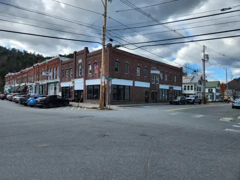 Royalton Retail Space For Lease