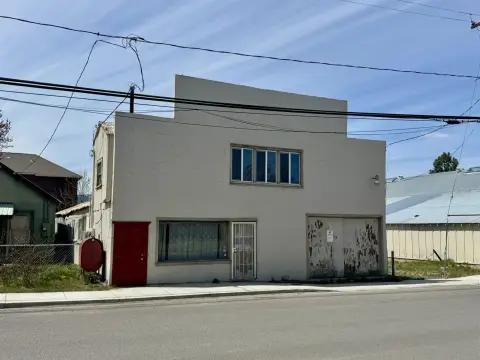 Versatile Mixed-Use Property in Portola