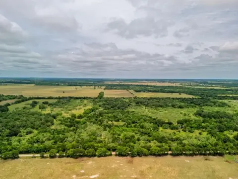 Unrestricted Land in Riesel, Texas