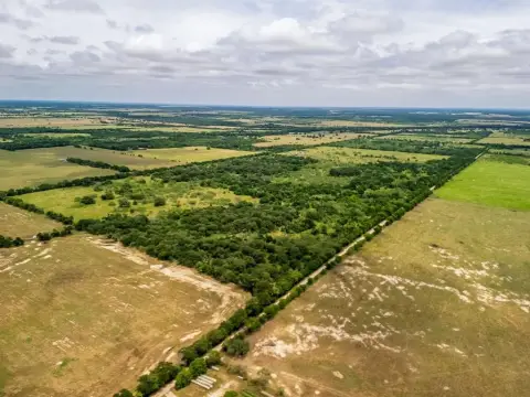Unrestricted Land in Riesel, Texas